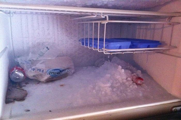 Tủ lạnh bị đóng tuyết